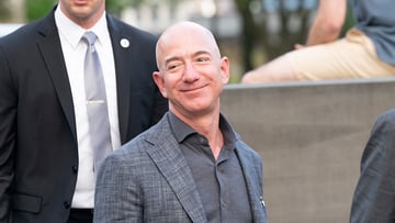 L'auto media americana costa 49.000 dollari. Bezos vuole venderne una a 25.000. Il segnale che gli investitori non possono ignorare