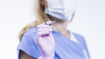 Quanto guadagna un dentista? Lo stipendio medio in Italia