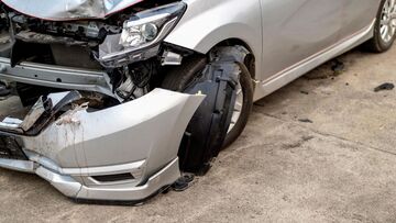 Truffe assicurative, ecco le 5 più comuni negli incidenti stradali (e come evitarle)