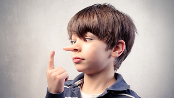 Cosa rischio se fornisco nome e dati falsi?