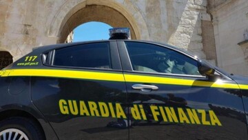 Negozio con abiti di marca falsi e commesso con reddito di cittadinanza: la scoperta della GDF in Sicilia