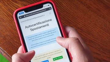 App autocertificazione sospesa: valido solo il modulo cartaceo
