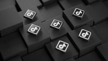 Anonymous: “TikTok è un'app spia del governo cinese, disinstallatela”