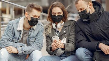 Coronavirus, nuova rivelazione: gli adolescenti sono i più contagiosi