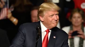 Trump punta all'immunità di gregge e lancia un folle appello