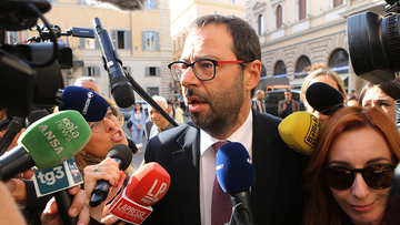 Patuanelli, 30 miliardi di euro per le imprese con Transizione 4.0: di cosa si tratta?