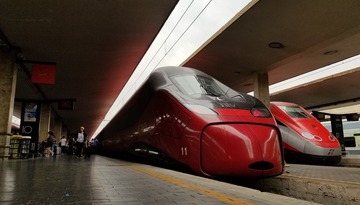 Offerta di lavoro per hostess e steward, Italo Treno assume. Ecco come candidarsi e requisiti