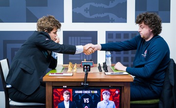 Scacchi: Carlsen si ritira dopo una sola mossa con Niemann!