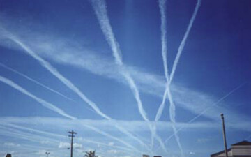 Cosa sono le scie chimiche e a cosa servono secondo i complottisti