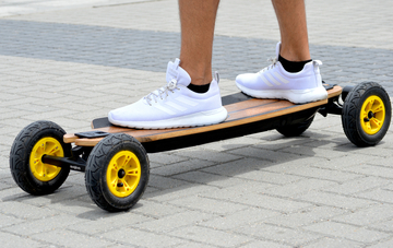 Skateboard elettrico: come funziona, tipologie, prezzi, migliori modelli