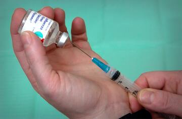 Vaccini obbligatori al lavoro: quali sono e per quali categorie di dipendenti