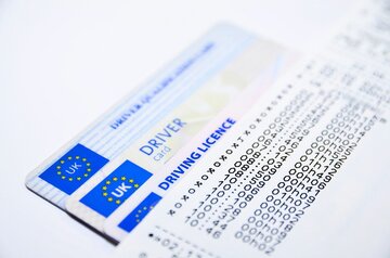 In Italia può guidare chi ha più di 75 anni?