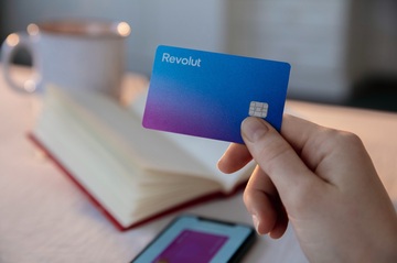 Revolut chiede licenza bancaria in Regno Unito: cosa significa per gli utenti