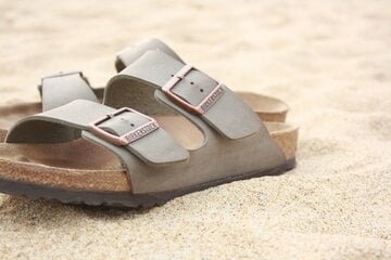 Birkenstock passa a Lvmh per €4 miliardi: cosa aspettarsi ora?