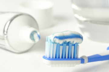 Dentifricio naturale o chimico: come scoprirlo con una semplice mossa