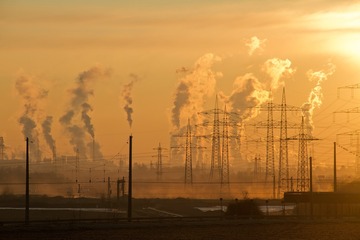 Smog, arrivano risarcimenti ai cittadini e multe alle imprese: la decisione dell'Ue contro inquinamento e danni alla salute