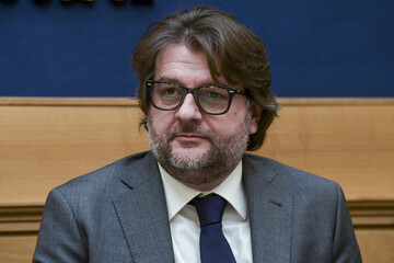 “Busta paga più alta, taglio dell'Iva, nuove aliquote Irpef e riduzione dei bonus”: l'intervista a Osnato (Fratelli d'Italia)