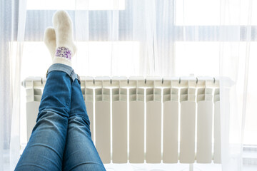 Furto di calore, è legale non accedere i termosifoni in condominio?