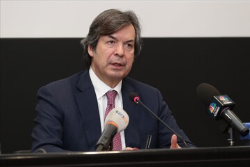 Intesa SanPaolo, Messina si chiama fuori da risiko da Far West e spiega le quote in Mediobanca e Generali