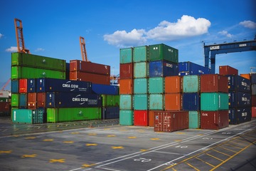 L'equilibrio commerciale USA-UE: il paradosso delle multinazionali americane