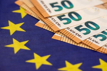 Mai così tante banconote in euro, ma il loro valore totale è in calo