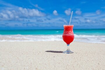 Ci sono sempre 31°C e tutto è economico. L'isola poco conosciuta è una calamita turistica