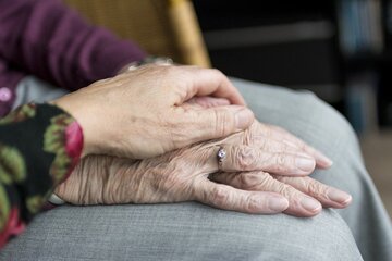 Nuovo bonus 850 euro per gli anziani, requisiti aggiornati e a cosa serve