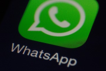 WhatsApp cambia look. Si potrà scegliere tra 49 colori