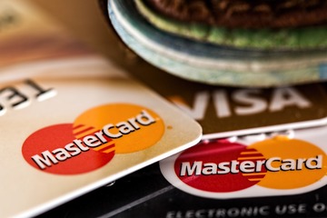 L'Europa si sta allontanando da Visa e Mastercard nei pagamenti con carta. Troppo controllo degli USA