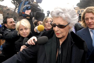 Chi era Marella Caracciolo: il patrimonio e l'eredità Agnelli contesa con gli Elkann