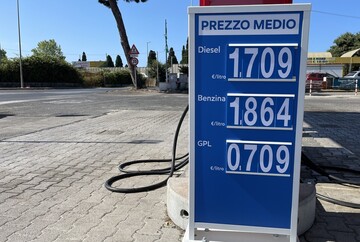 Ricarica card carburante senza IVA, ecco quando e come recuperare le somme