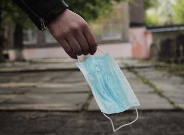 Niente più mascherina al chiuso per i vaccinati: il governo ci pensa 