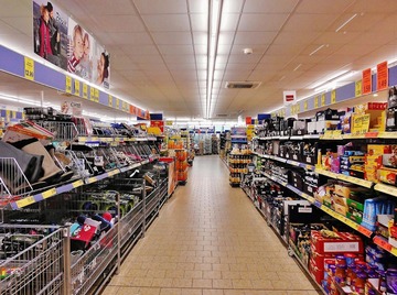 Lavorare al supermercato guadagnando 5 mila euro, ecco dove è possibile 