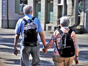 Bonus viaggi over 60, come avere sconti per bus, treni e aerei nel 2026