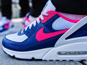Ecco chi sta battendo la Nike nella guerra delle sneaker