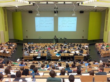 Corsi abilitanti docenti 2024/2025, pubblicato il decreto del Mur: posti e riserve
