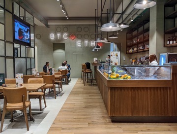 Caffè e spesa si pagano con le criptovalute: l'innovazione sbarca a Roma