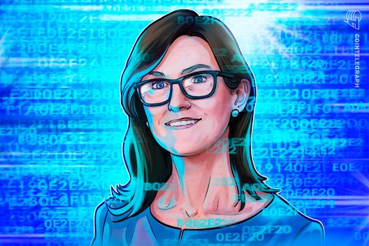 Cathie Wood abbassa le previsioni su BTC di $300K, affermando che le stablecoin stanno erodendo la quota di mercato