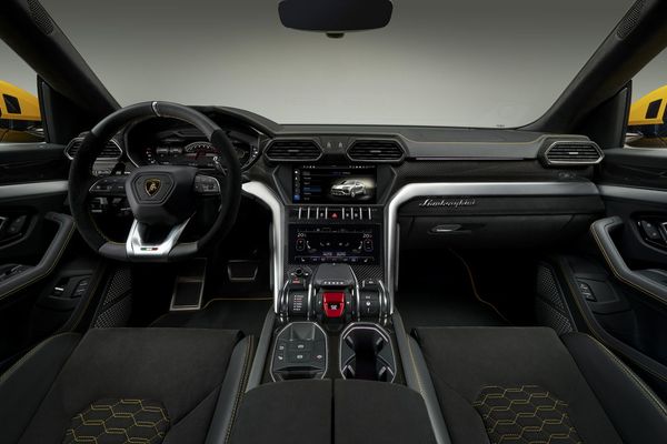 Lamborghini Urus: prezzo e caratteristiche del super suv